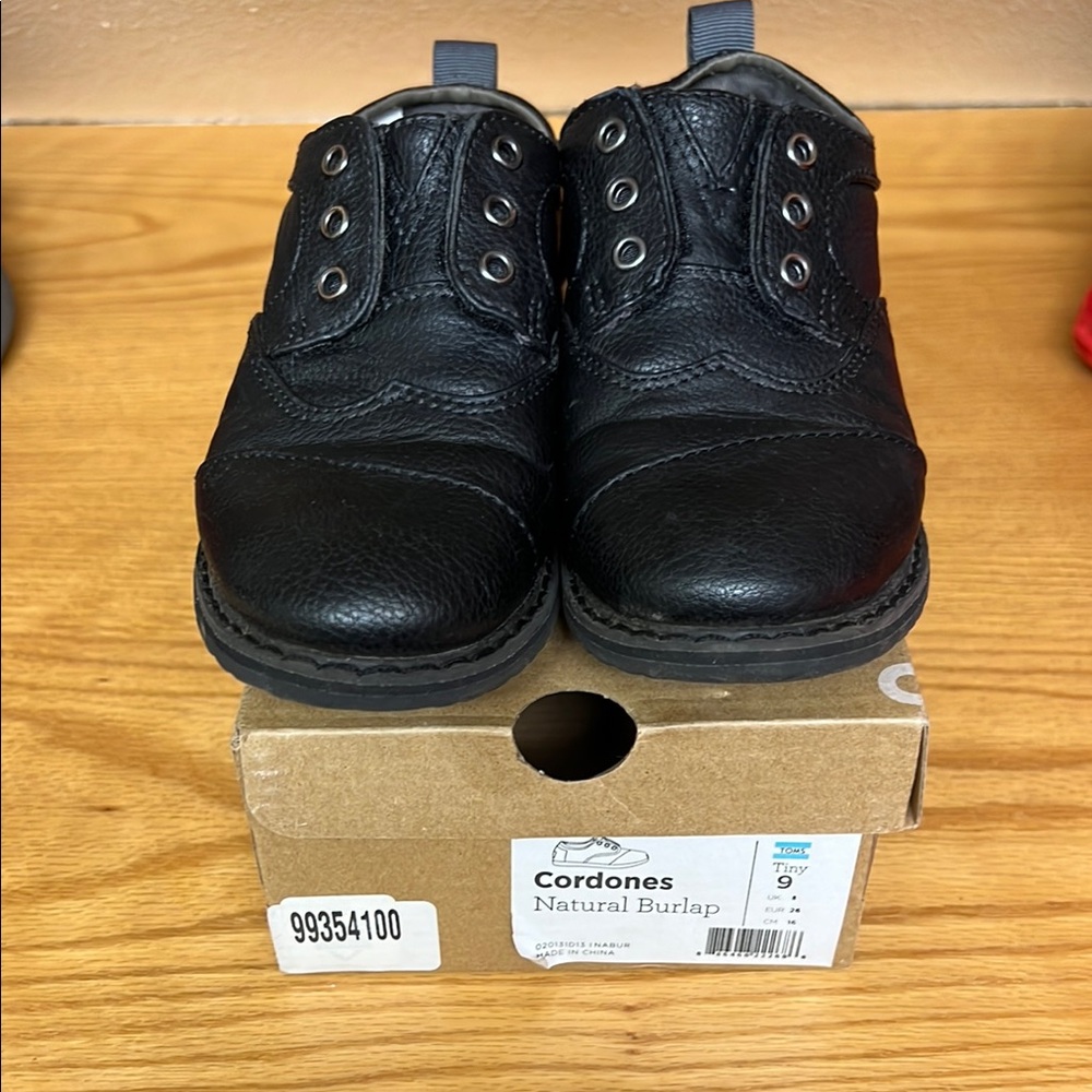 Toms Black Dress Shoes Classic Oxford Style